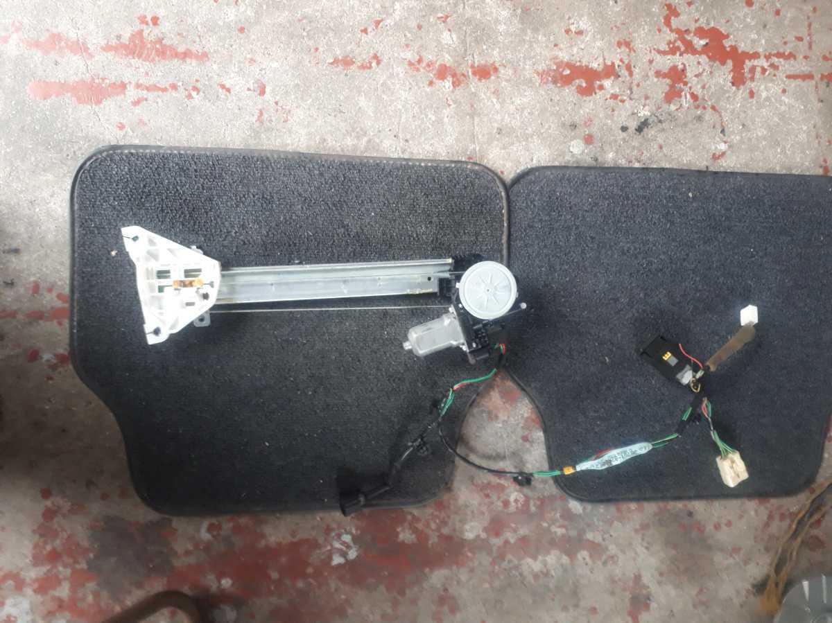 スズキ パレット MK21S 純正フロント左ドアレギュレーターモーター 83460-65J00 ルークス拍卖