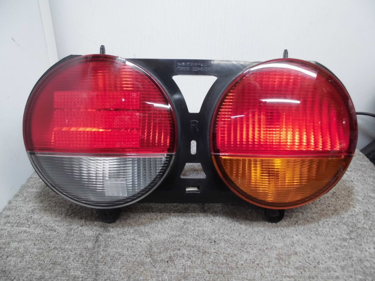 ☆ 三菱 ミニキャブ U61V 取外し 右テールランプ/ブレーキランプ KOITO製 220-87369 33-08035(内側) 201224 ☆拍卖