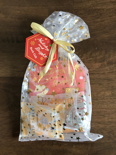 入浴剤 4点セット ホリデー&ブライト オーガンジー/パウダーバス/ローズ/ピンク/ハチミツ/花たちバトン/薬用/炭酸ガス/木蓮/森/乳白色/(1)拍卖