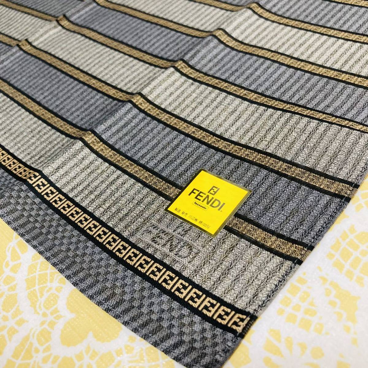 【レア】新品/FENDI/大判ハンカチ/正規品/フェンディ/未使用/即決/匿名発送/スカーフ/ストール/ズッカ柄/メンズ/紳士用/グレイ/レア拍卖