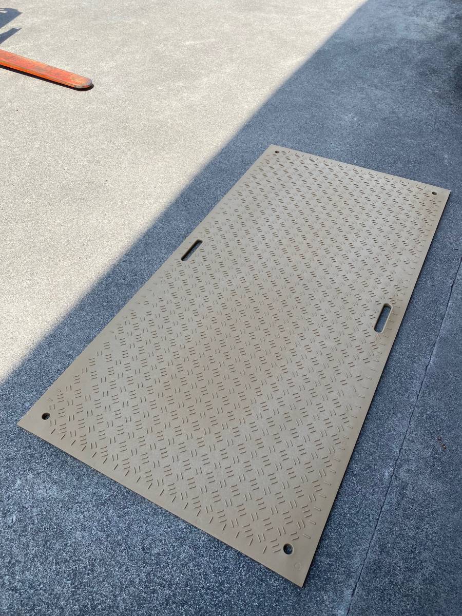 【福岡発】農業用樹脂製敷板 新品 養生用 片面凸 臨時駐車場 プラスチック 敷板 サイズ 910㎜ 1820㎜ 板厚13㎜ 重量21㎏ 敷鉄板 代替拍卖