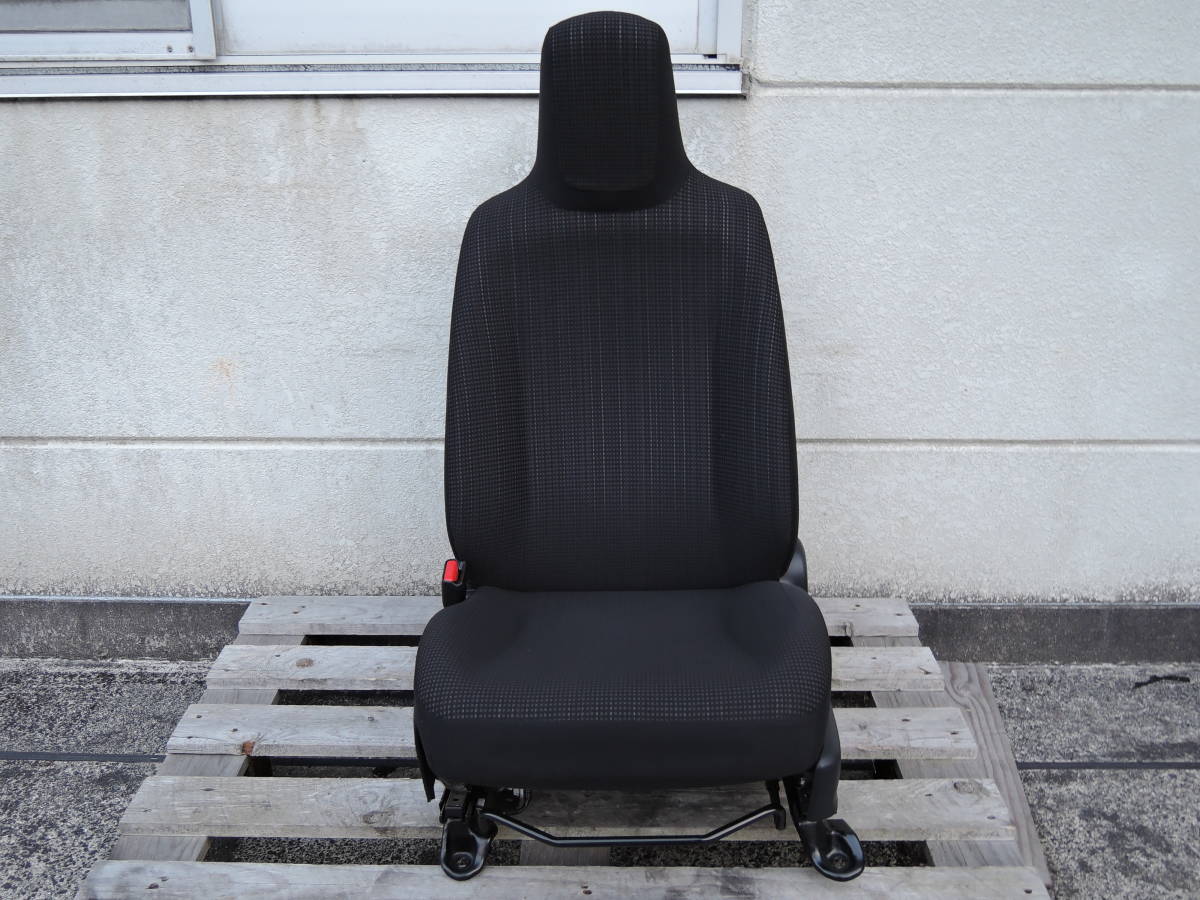 ・ DBA-NSP130 ヴィッツ F 純正 左 フロント シート 助手席 左前 シートベルト キャッチ シートレール リクライニング T-3567拍卖