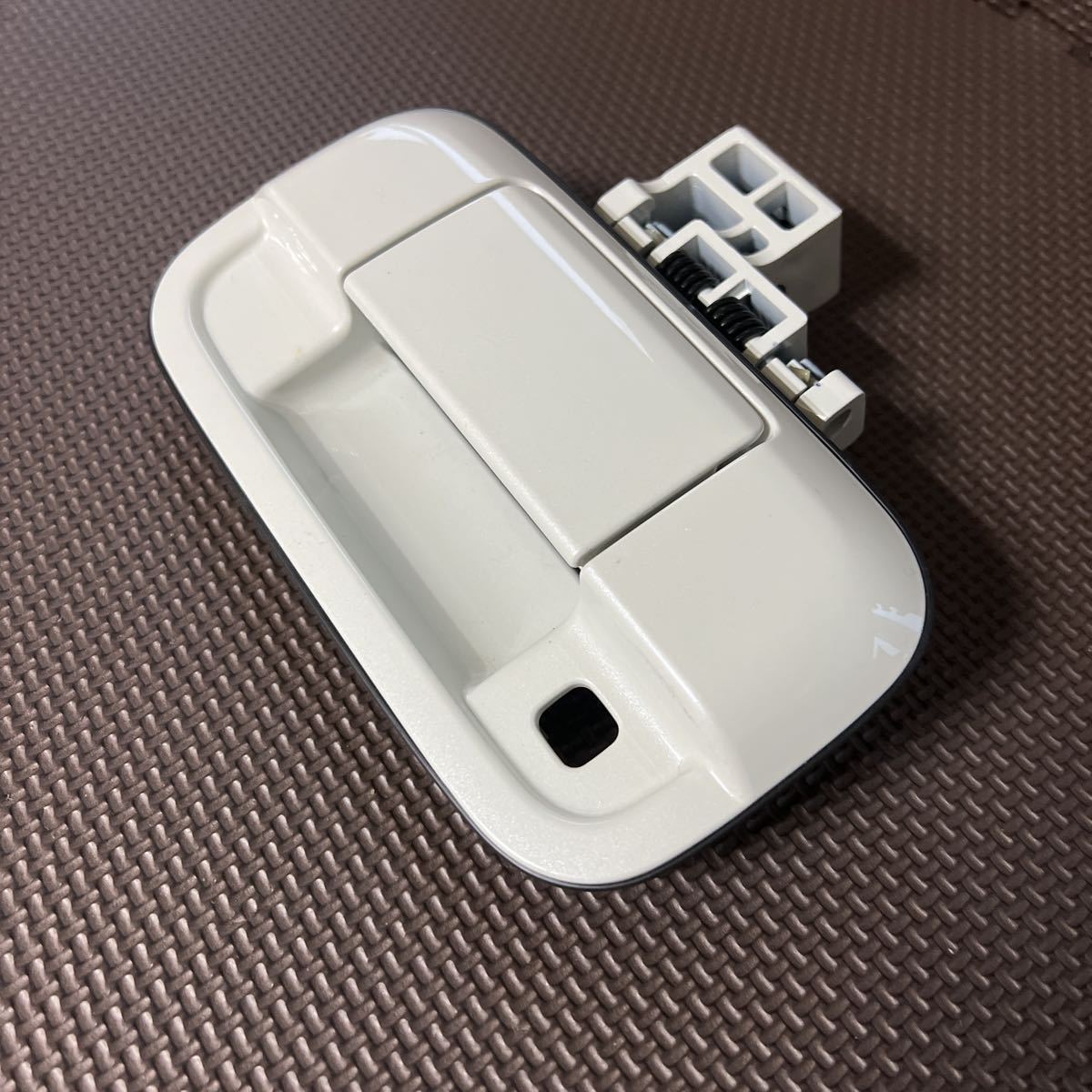 スズキ純正 82850-50M30-ZVR バックドアハンドル パールホワイト リアゲート拍卖