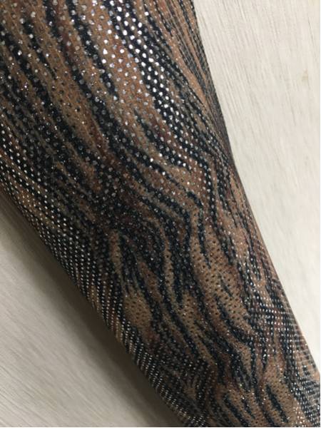 #2017 新品 在庫処分 イギリス製ゼブラ柄グリッター生地 1m×140cm バッグ 素材 ハンドメイド キラキラ 動物柄 アニマル柄 ■拍卖