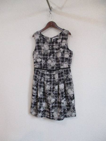 mirche黒地バラ柄ノースリーブワンピ(USED)40917)拍卖