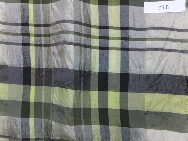 セ75 軽い軽いシルキ-な薄地のサッカ-風な拍卖