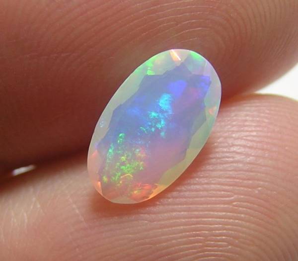 『天然オパール』 0.74ct ルース 裸石 宝石 エチオピア産 オーバルカット拍卖