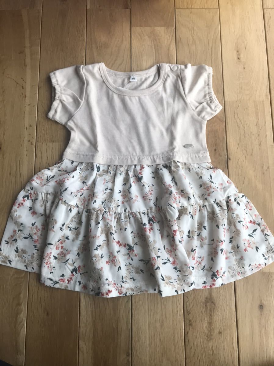 新品 女の子 ベビー 半袖 ワンピース 花柄 ベージュ 95センチ拍卖