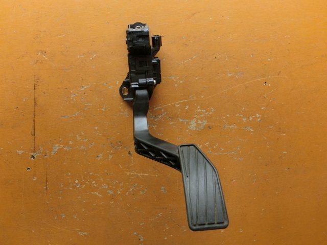 MRワゴン アクセル ペダル 平成27年 DBA-MF33S L 4WD 20.6万km拍卖