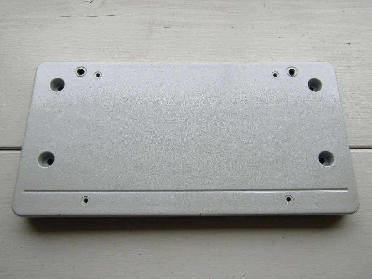 BMW G12 7シリーズ 純正 ナンバーベース 台座 フロントバンパー 51117373467 ナンバープレート ■■ 1051305拍卖