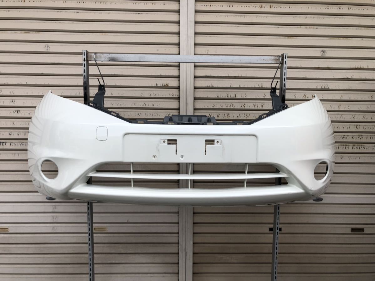 1841:日産 ノート E12 フロントバンパー 62022-3VA0H 白系拍卖