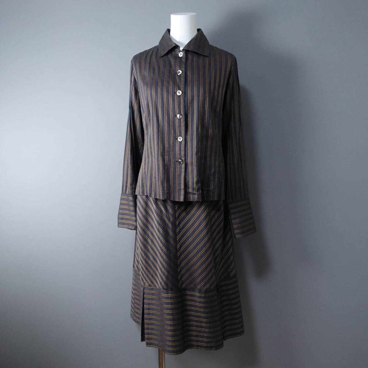 yoshie inaba/ヨシエイナバ/9/日本製/ストライプセットアップ/グレー×ゴールド//シャツ/スカート/レディース拍卖