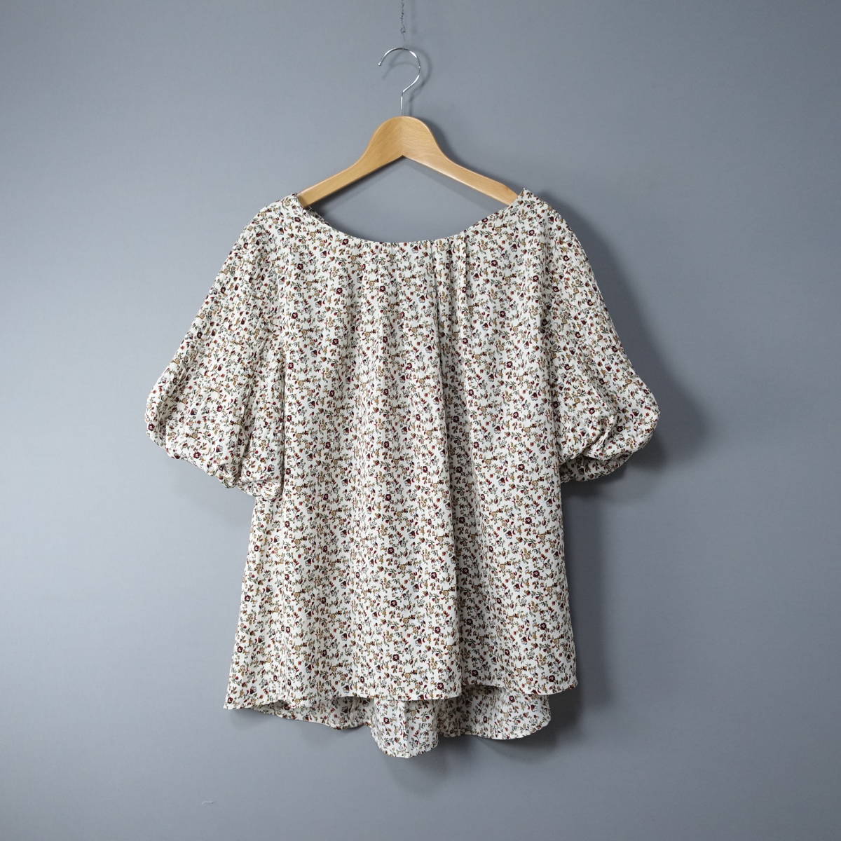 a.v.v standard/アー・ヴェ・ヴェ スタンダード/L/花柄ブラウス/ホワイト/白/シャツ/カットソー/レディース拍卖