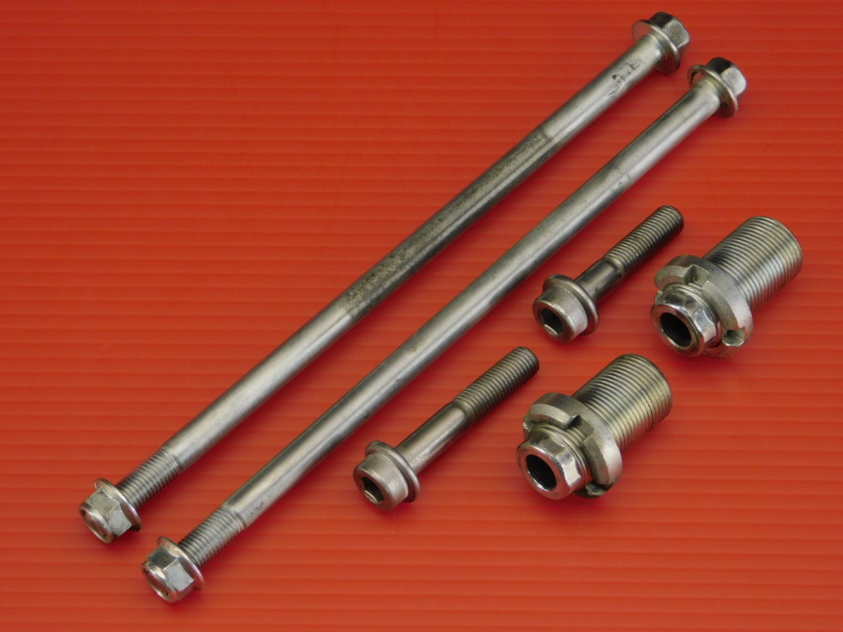 送料0円 【評価A】 GSX-S1000F GT79B 2017 走行距離19,390km 純正 エンジン ボルト ネジ マウント ブラケット ステー等 金具小物類拍卖