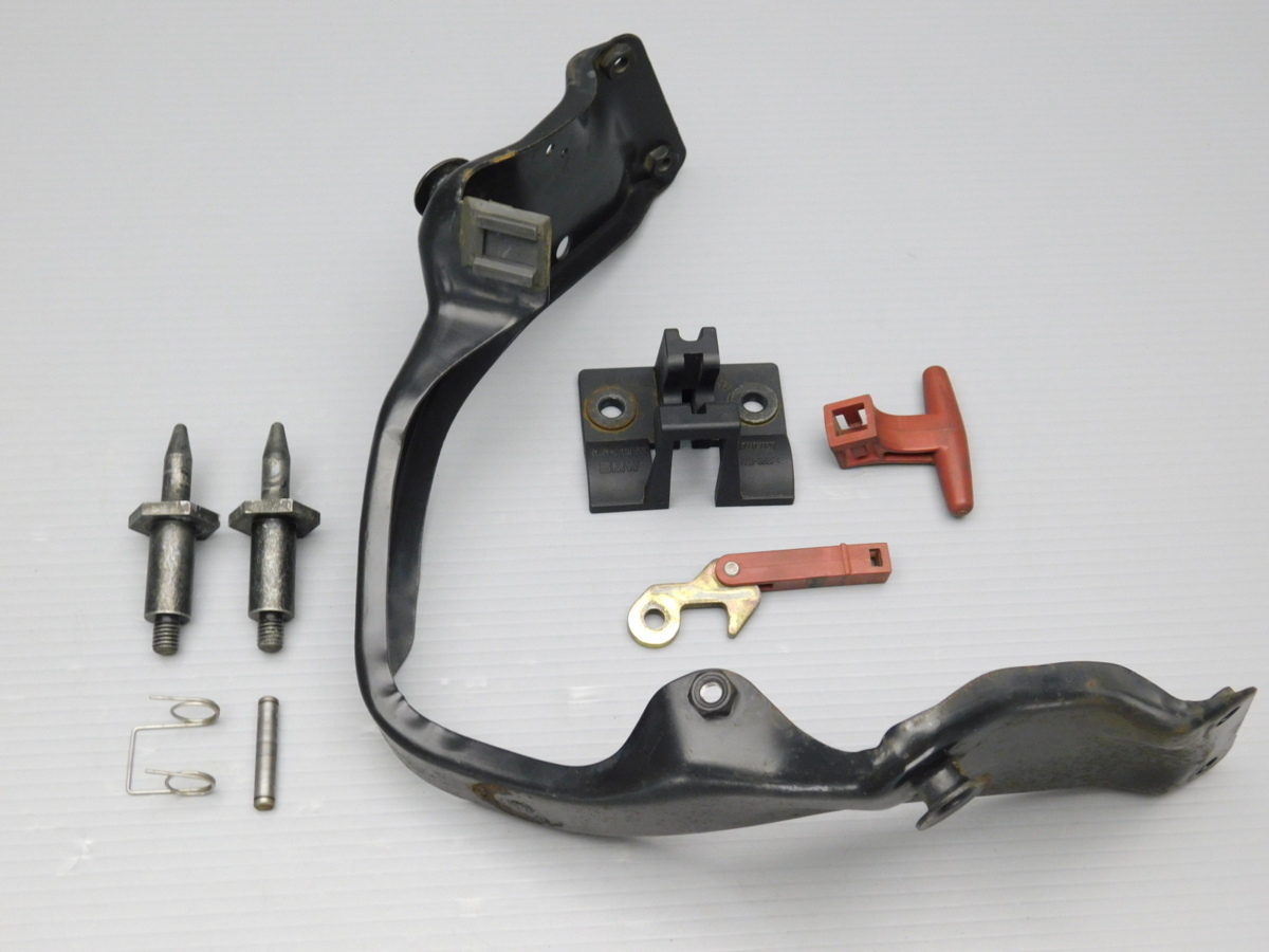 80 良好☆ BMW F650GS ダカール 純正 シート ロック レバー & ステー セット拍卖