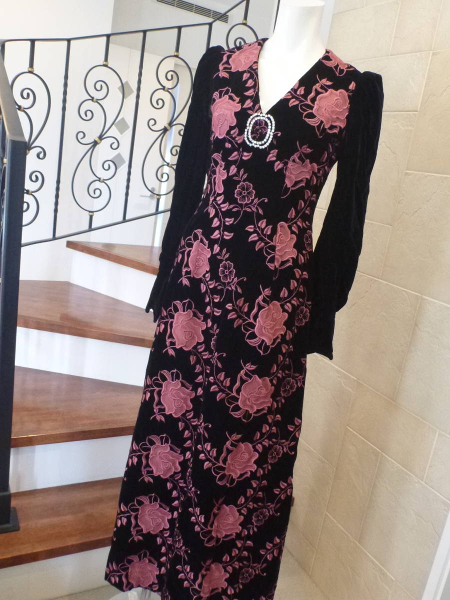 美品 ユリア yuriya 心斎橋★豪華 黒ベロア×ピンク刺繍 美ライン ロングワンピース S相当 パーティ 結婚式拍卖
