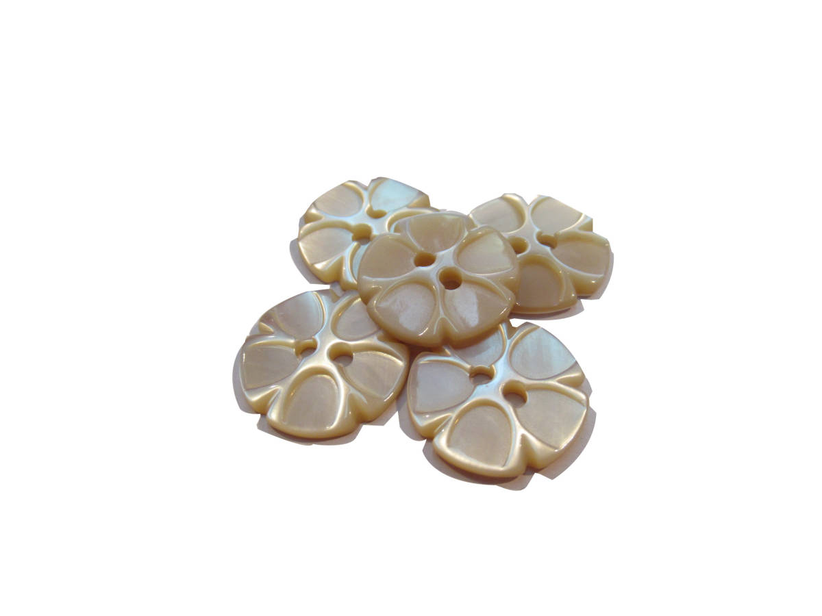 手芸 和洋裁用釦 天然貝ボタン お花形 高瀬貝ボタン(11.5mm6個入り)ベージュ bss019べー拍卖