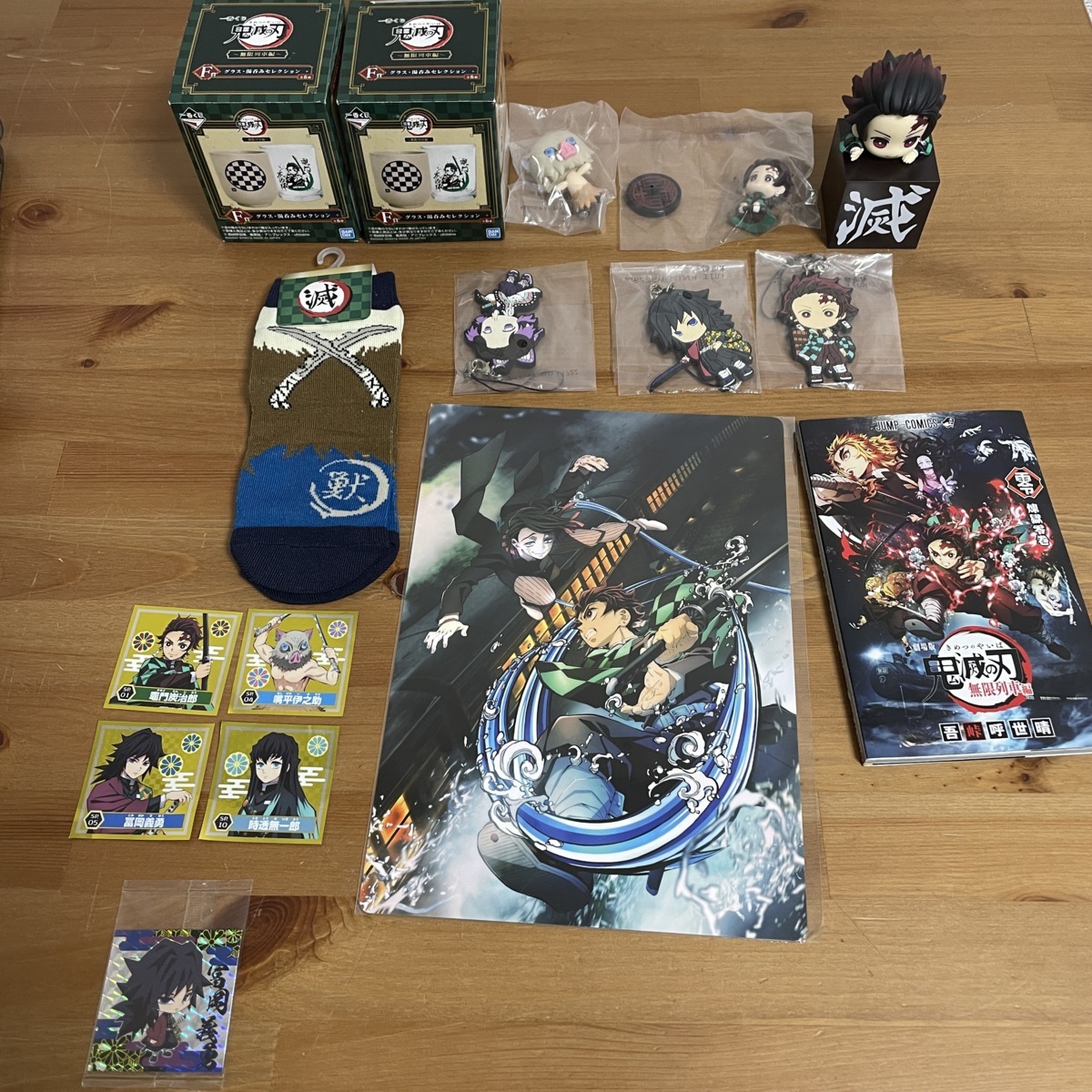 鬼滅の刃 グッズ グラス 湯呑み フィギュア ひっかけフィギュア ラバスト 靴下 シール 零巻 下敷き 竈門炭治郎 冨岡義勇 嘴平伊之助拍卖