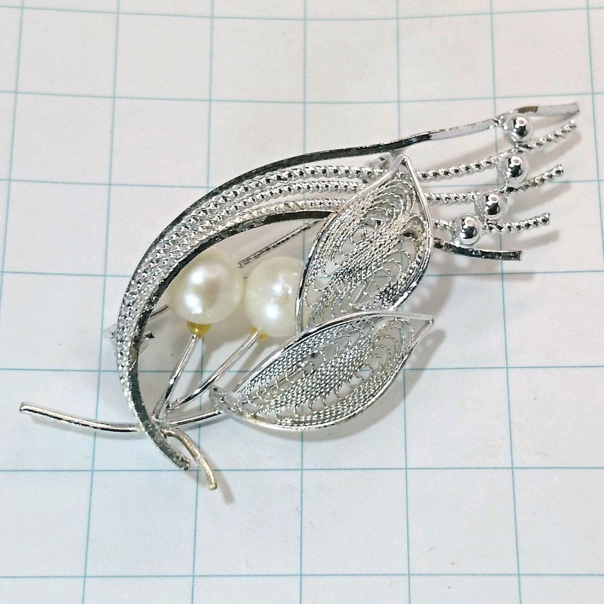 送料無料)ビンテージ☆パール フェイク 木の実モチーフ☆アンティークブローチ A08411拍卖