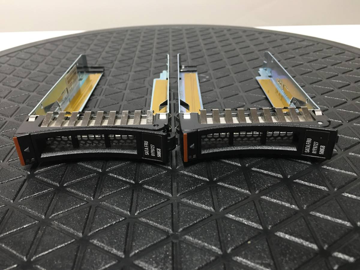 A18708)IBM System x3550 M4 用2.5インチ SATA FRU 81Y9727 500GB HDDマウンタ 現状品2基セット拍卖