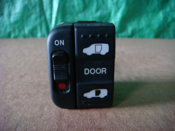 Y【2333】ステップワゴン RF5 オートスライドドアスイッチ拍卖