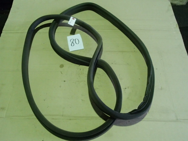 Y【2559】レンジローバー 平成10年式 1998年式 E-LP42D 左リアドア用 ウエザーストリップ ウェザーストリップ 80拍卖