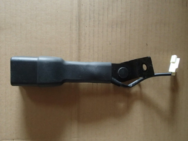 y【2571】平成29年 キャリィ トラック DA16T シートベルトキャッチ 右ドア 右キャッチ 運転席 1084145 棚Y12拍卖