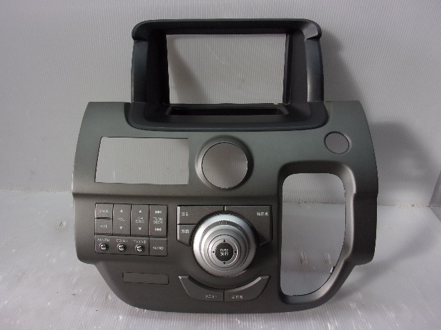 Y【2639】平成17年式 ステップワゴン RG1 ナビコントロールパネル スイッチパネル オーディオパネル 39050-SLJ-N11 棚Y11拍卖