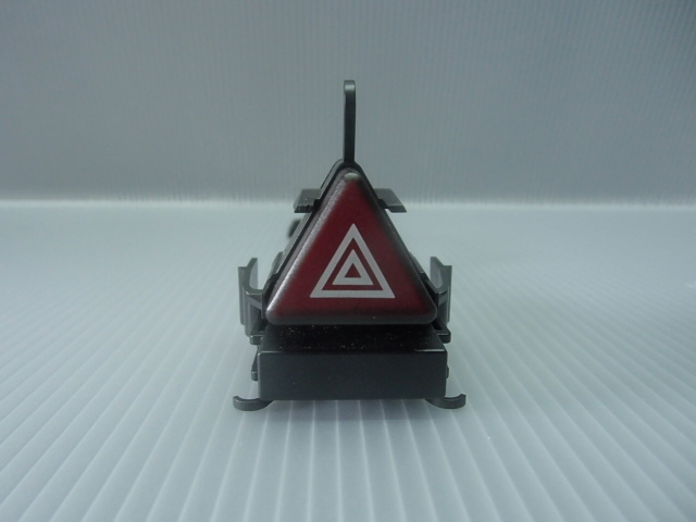 Y【2607】2006年式 ベンツBクラス B170 ハザードスイッチ 棚Y22拍卖