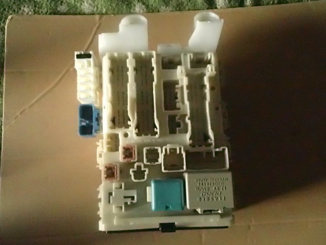 【2594】 平成18年式 ポルテ NNP11 フューズボックス拍卖