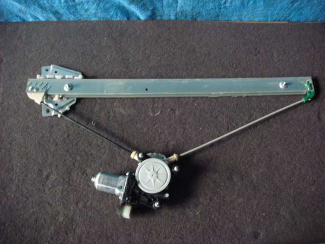 【2224】平成19年式 ABA-DG64W-2WD スクラム 右 レギュレーターモーター 右フロント 右前 1A20-58-560拍卖