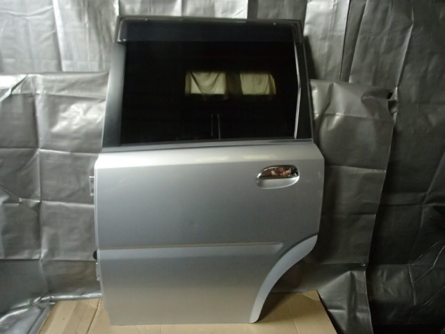 【2558】平成15年式 ムーブ UA-L150S S28 ブライトシルバーメタリック 左リアドア 左リヤドア 左後ろドア 67004-B2010拍卖