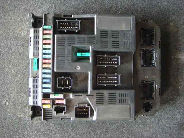 【2271】平成13年式 プジョー307 フューズボックス 助手席足元下から取り外し拍卖