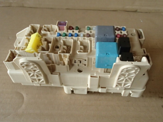 【2526】平成17年式 AZR60G ヴォクシー フューズボックス フューズBOX拍卖