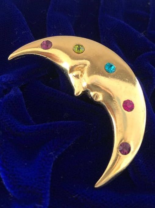 レア TRIFARI トリファリ ブローチ ラインストーンムーン ゴールドライン拍卖