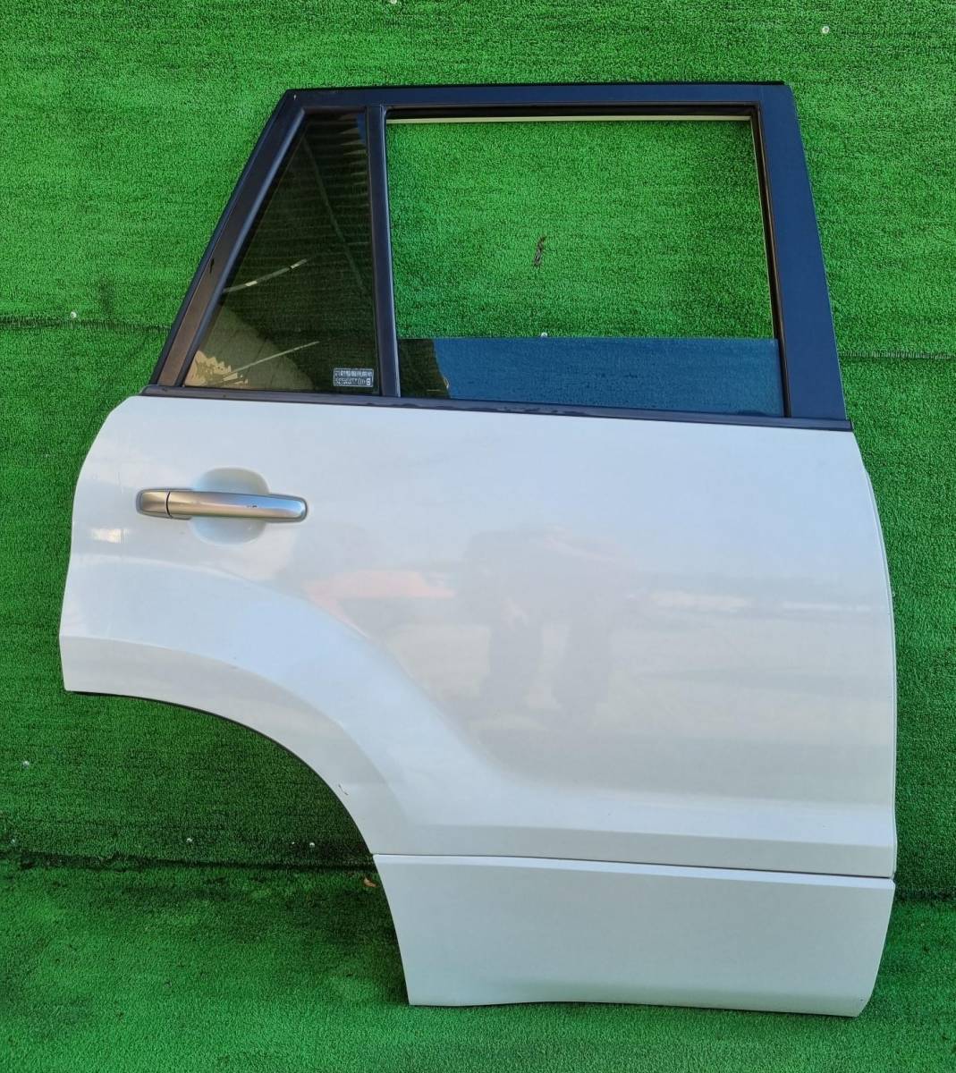 スズキ エスクード TDA4W リアドア 右 (ホワイト系)拍卖