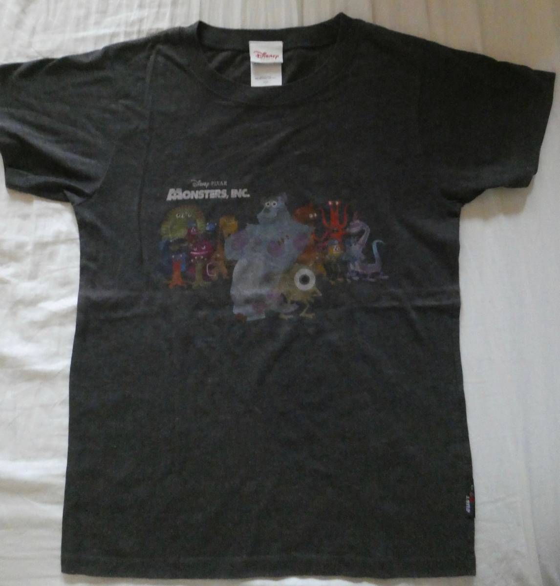 ディズニーストアで購入 モンスターズインク Tシャツ サリー マイク ランドール ファンガス ジョージ・サンダーソン拍卖