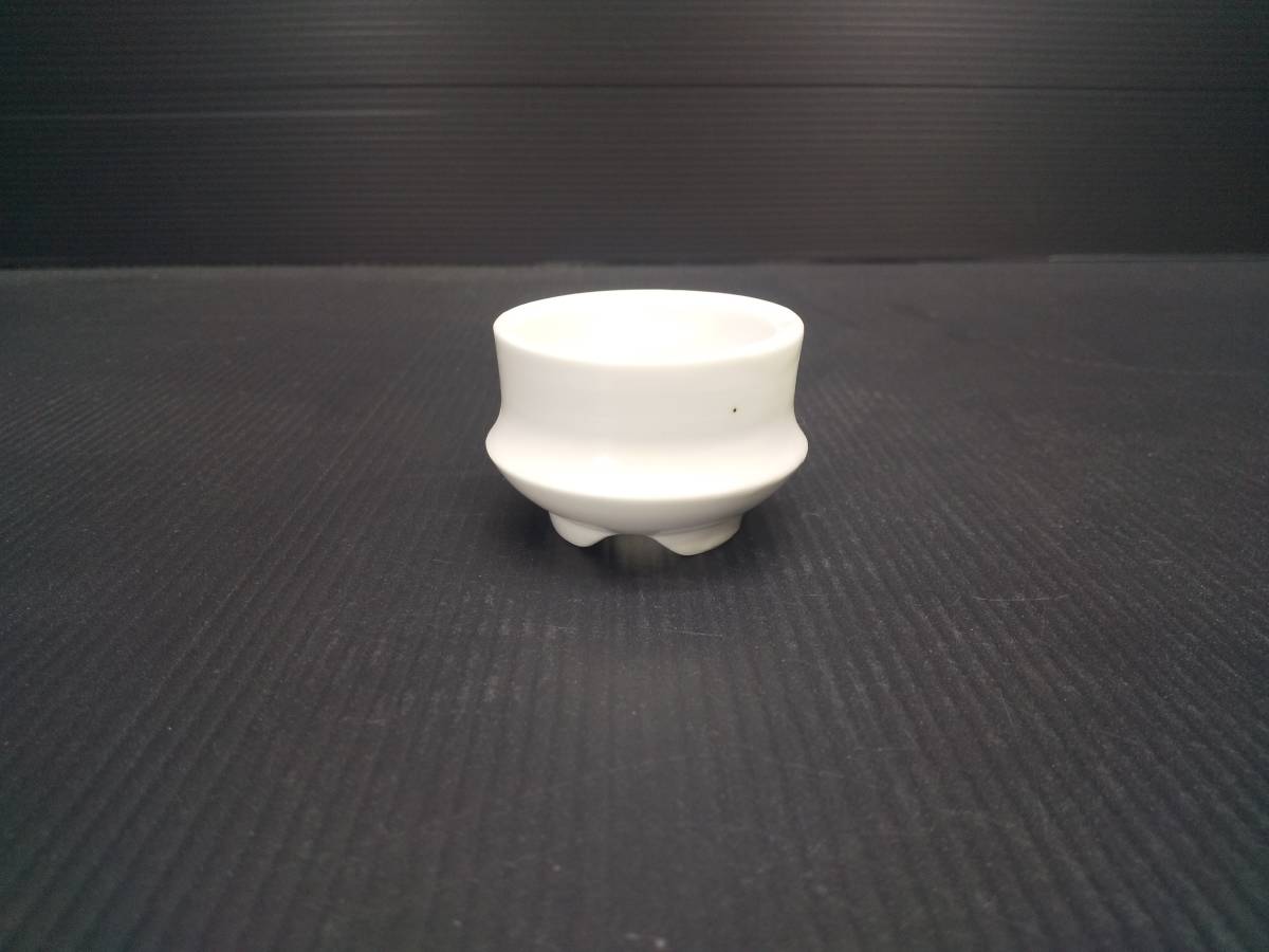 雪白磁胴張豆盆栽鉢 圓田拓男作 美術年鑑掲載作家 有田焼 陶芸作家 豆鉢 ミニ鉢 ミニ盆栽鉢 手作り 磁器 拍卖