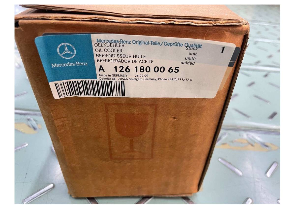 W123 W126 エンジンオイルクーラー 純正新品 A1261800065 希少品拍卖