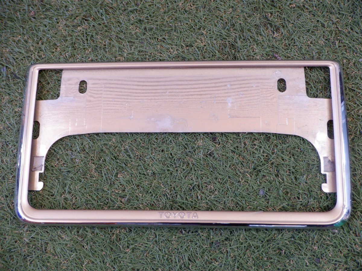 トヨタ純正 ナンバーフレーム ナンバープレート 枠 ゴールド 08407-00260 プリウス アルファード ノア ヴォクシー拍卖