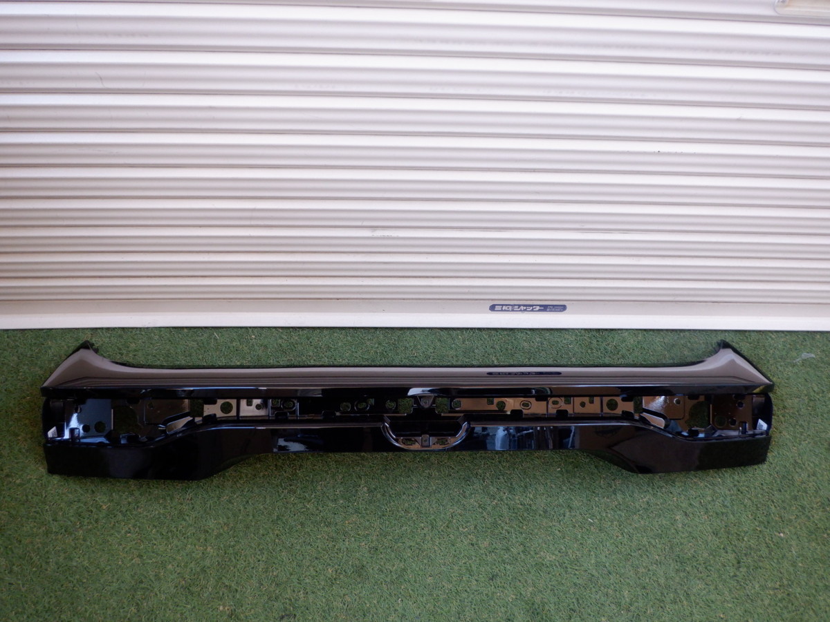 新車外し品 トヨタ純正 AXUH80 AXUH85 MXUA80 MXUA85 80 ハリアー リア ガーニッシュ パネル リアゲート ブラック202 76801-48541 22-1-277拍卖