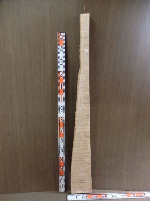 b2050143 タモ●縮み杢●約1m60.5cm×6.5cm~21cm×厚3.5cm☆無垢板1枚板 木材 板 DIY 板材 天板 棚板 テーブル 看板 花台など種類豊富!拍卖