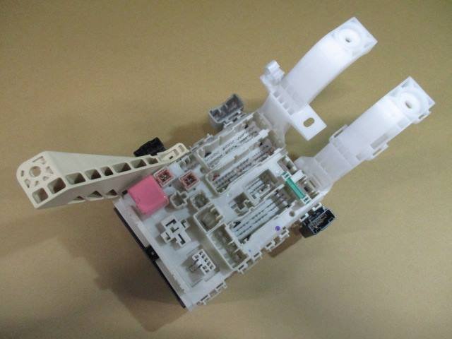 【A36345】◇ ラクティス SCP100 ヒューズボックス 82730-52470拍卖