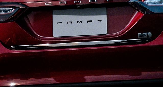 トヨタ純正 メッキバックドアガーニッシュ カムリ AXVH70拍卖