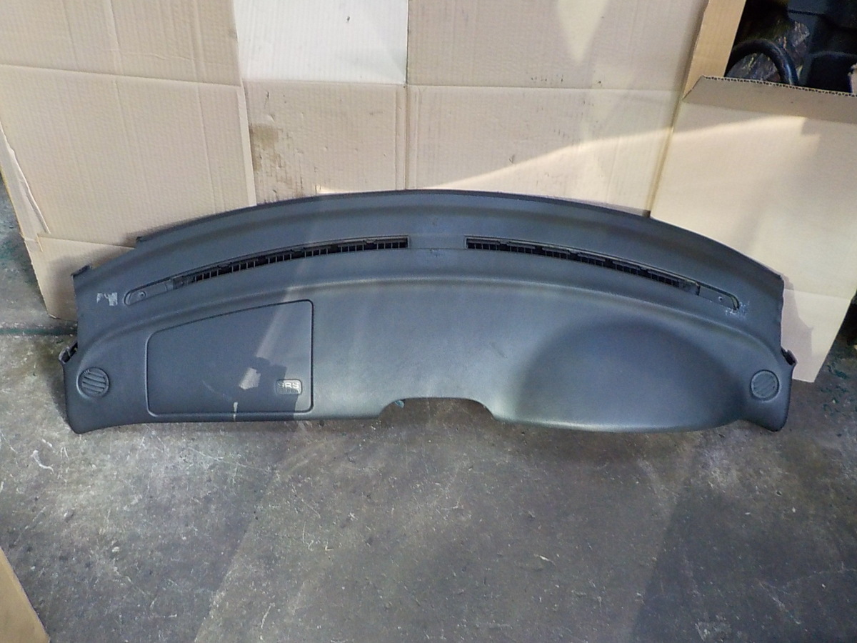 ベンツ R170 SLK230/320 純正 ダッシュボード 送料はシステム上 無料 と表示されますが西濃着払い発送です。拍卖