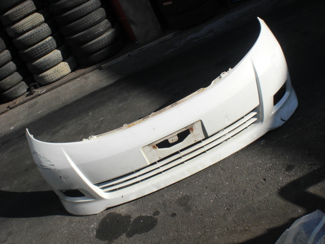 ZNM10W ANM10W ANM15W フロントバンパー アイシスプラタナ 52119-44400 送料はシステム上 無料 と表示されますが西濃着払い発送です。拍卖