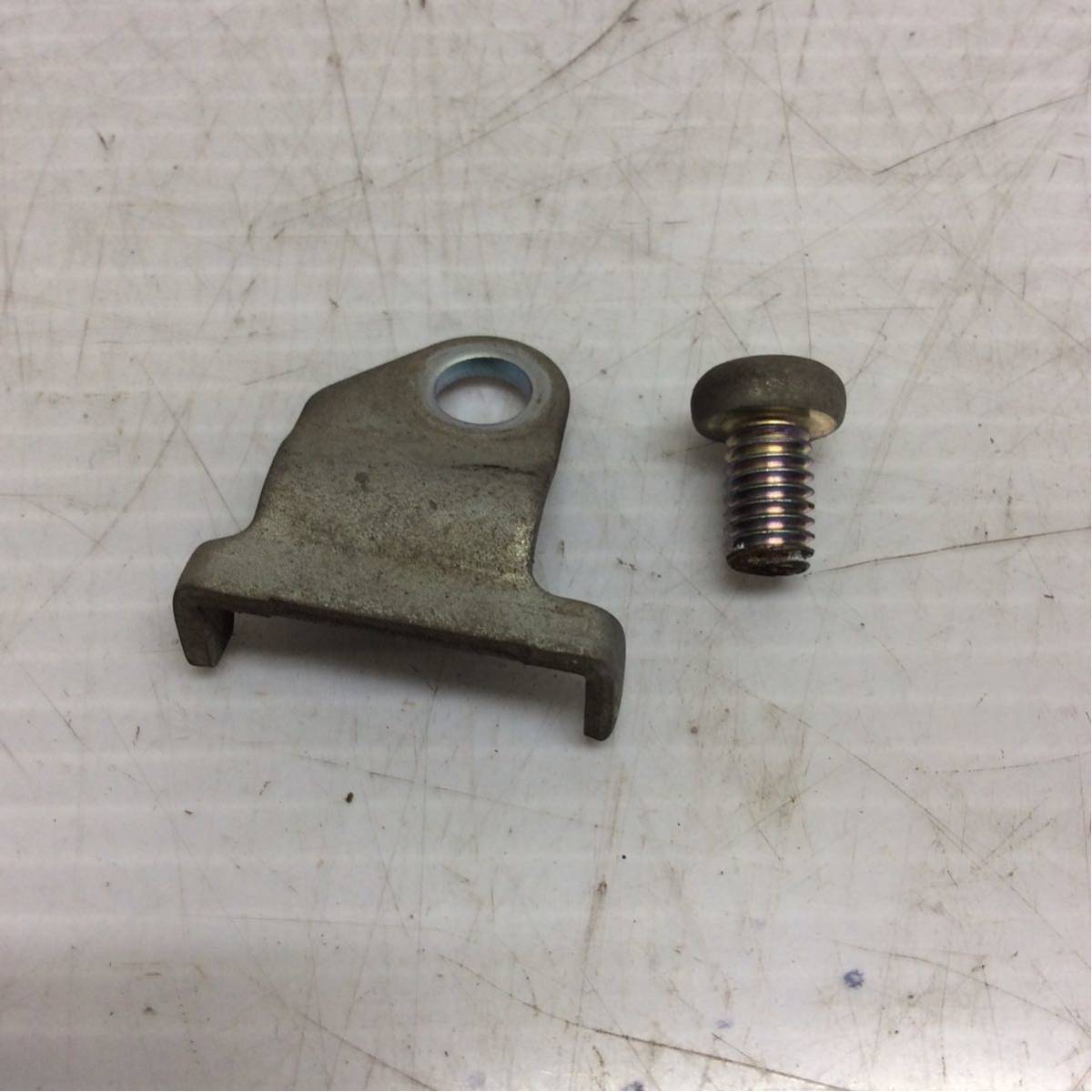 D31-42 スズキ レッツ4 CA45A リアブレーキ ワイヤー ガイド 純正部品拍卖