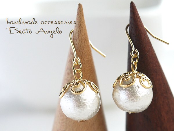 +angelo+コットンパールの一粒ピアス(p-016)ホワイト G 10mm シンプル チタン 樹脂 イヤリング拍卖