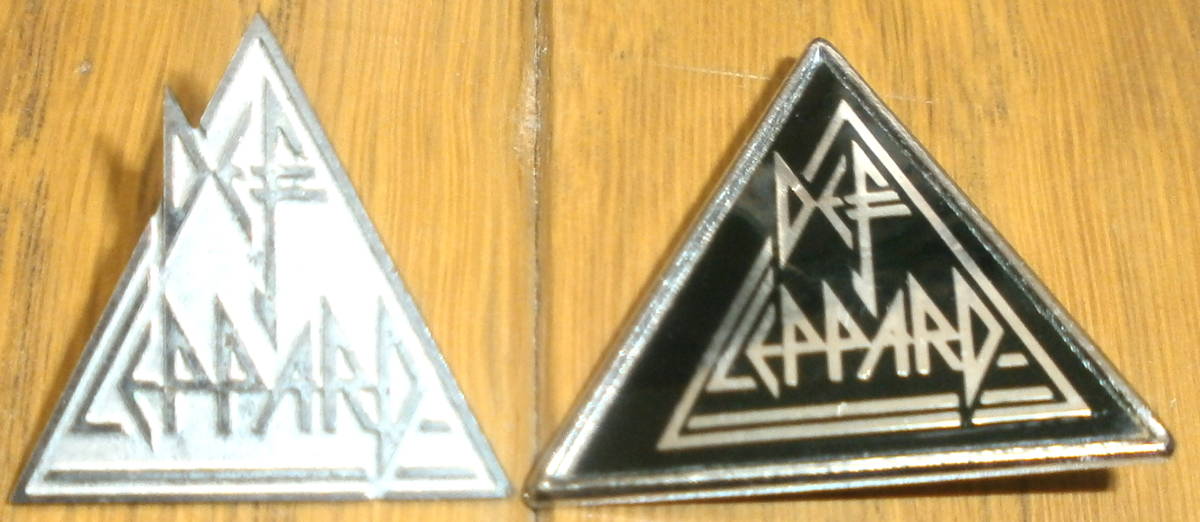 DEF LEPPARD デフ・レパード バッジとピン・バッジ計2つ PRAYING MANTIS GIRL IRON MAIDEN NWOBHM 送料無料拍卖