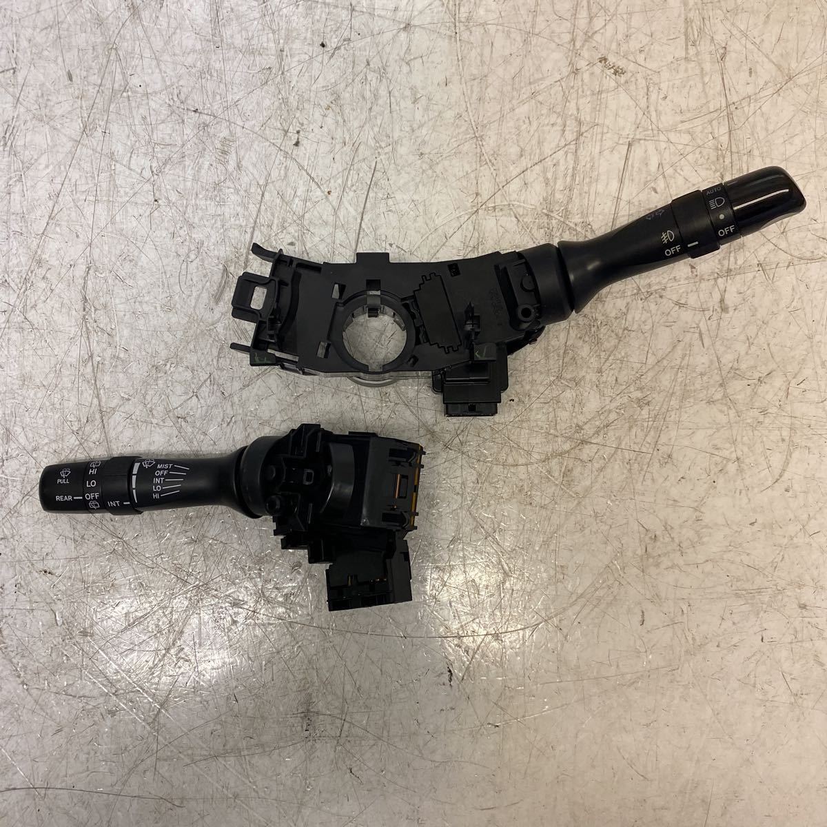 ★トヨタ プリウスα前期★DAA-ZVW41W コンビネーションスイッチ/040/YB743拍卖